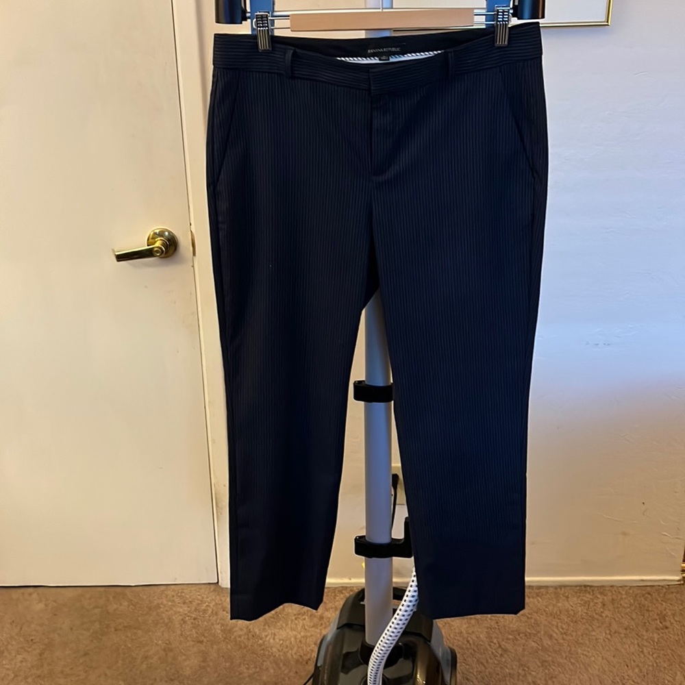 Banana Republic. Avery. Pinstripe pants. Size 8